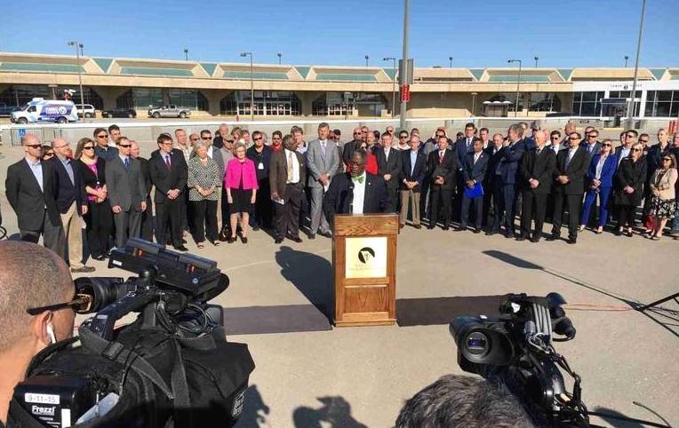 Latest KCI Photo Op Yields More Questions